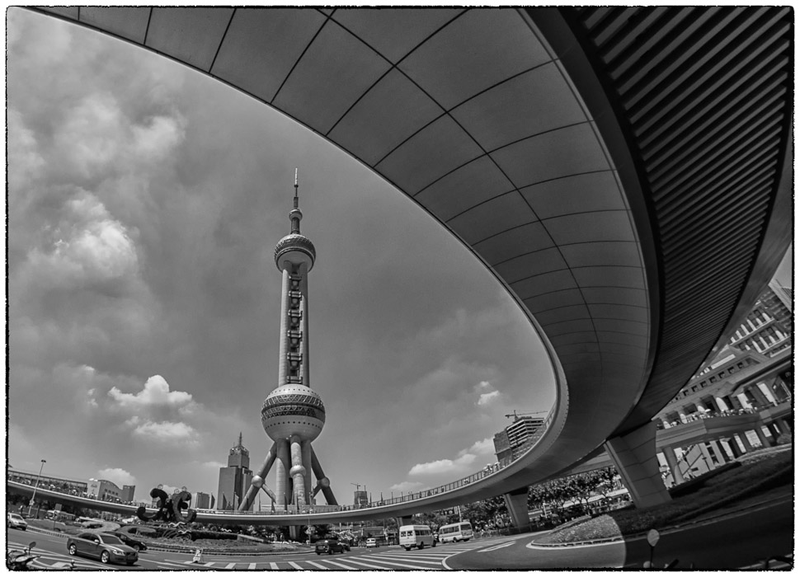 Illustration for article titled 79 Dramatic Black And White Cityscapes